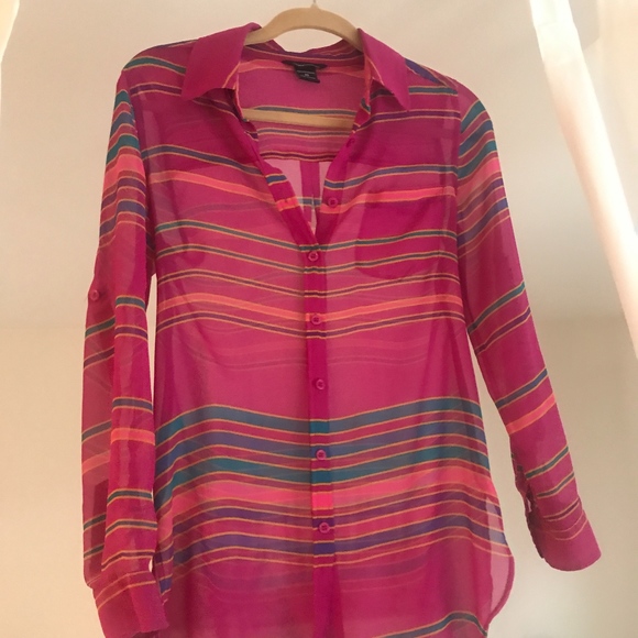 ✨SALE Bright Patterned Sheer Button Down - Picture 6 of 7